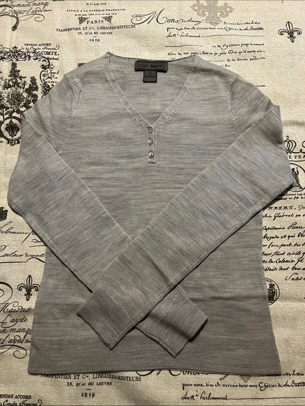 Lulu Bravo Women's Light Gray merino wool V-Neck Sweater